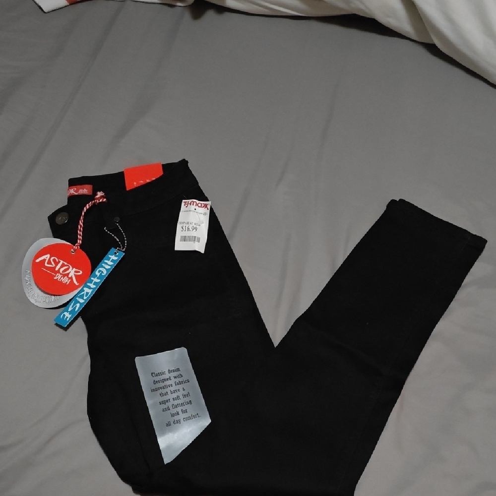 Astor Women's Black Skinny Pants